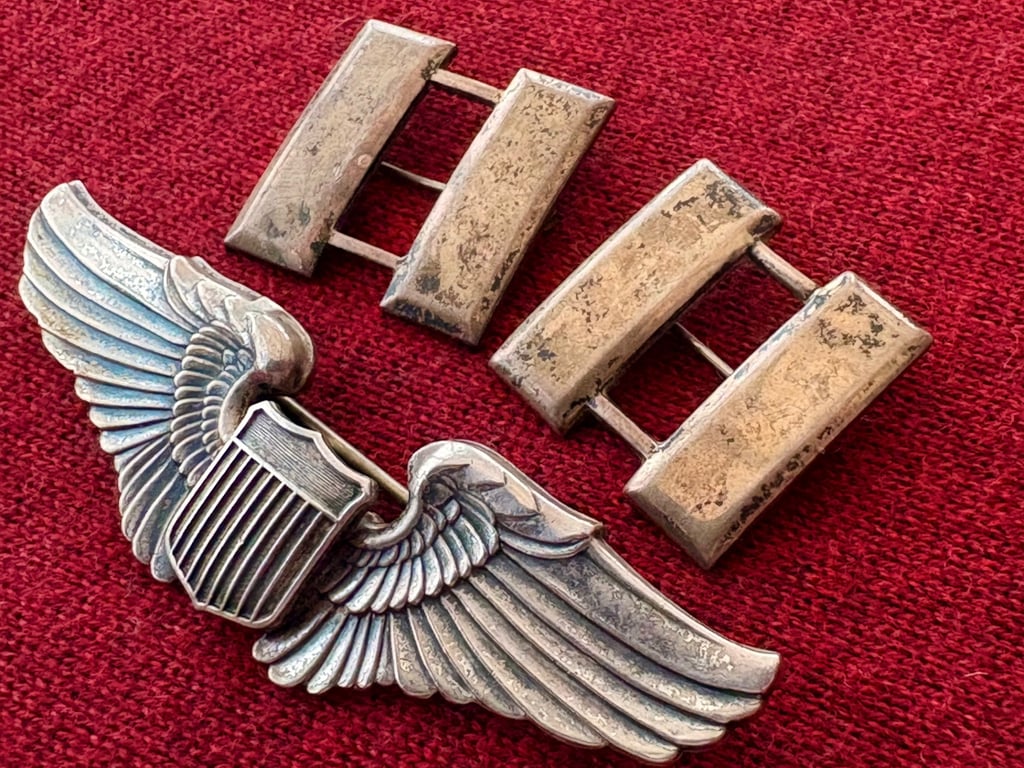 AUTHENTIC USAAF SILVER PILOTS WINGS AND CAPTAIN RANK BARS IN WARTIME BOOTS TIN. ADDITIONAL PHOTOS