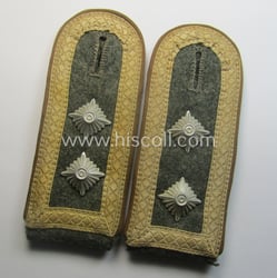 Pair of WH (Heeres) NCO-type shoulderstraps: 'Oberfelwebel der...