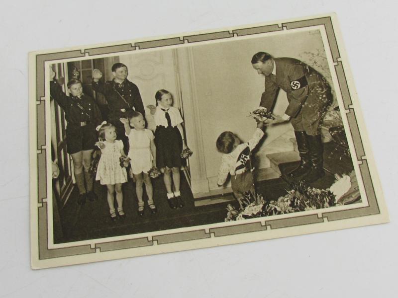 Postcard : Adolf Hitler with children'