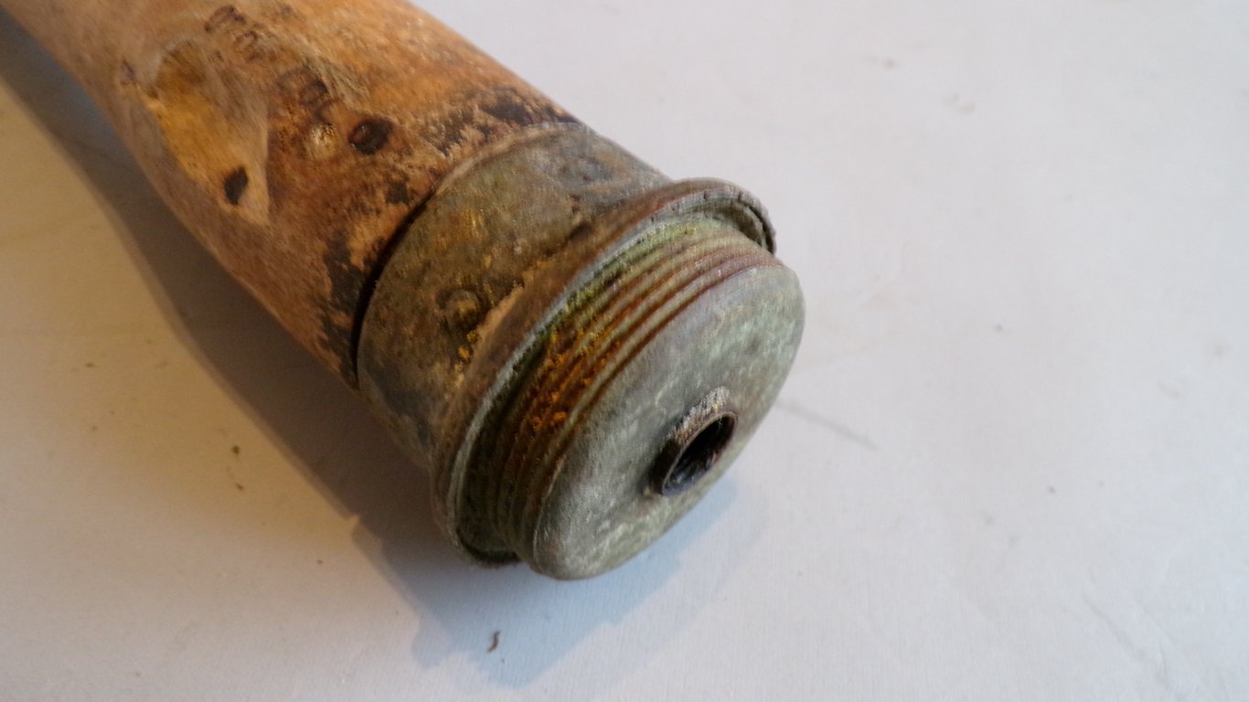 Nb.39 Smoke Stick Grenade Handle