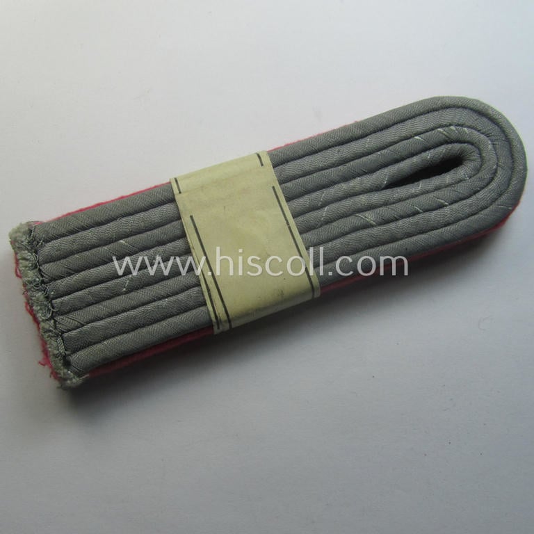 Interesting - and 'virtually mint ie. unissued'! - pair of WH (Heeres), officers'-type shoulderboards: 'Leutnant der Panzer- o. Pz-Jäger-Trpn.'