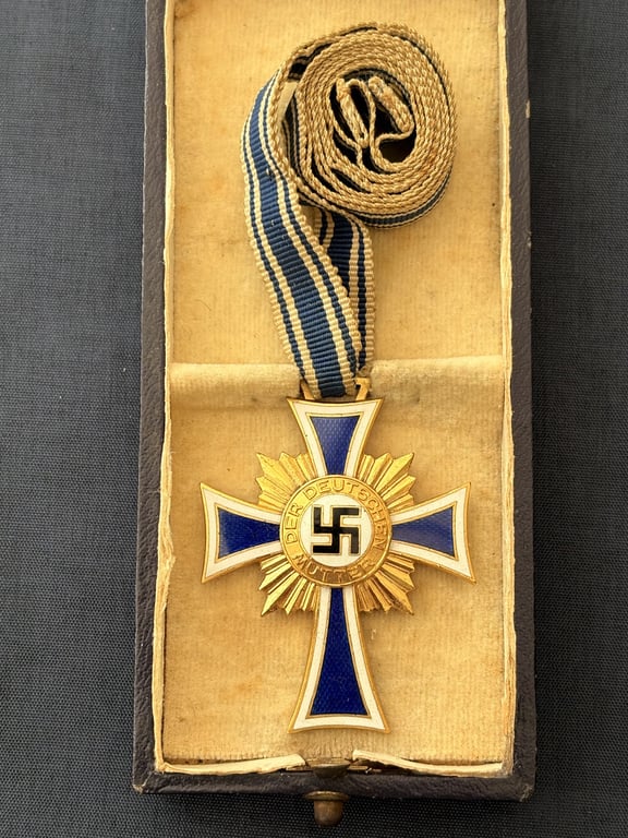 WWII GERMAN CASED MOTHER’S CROSS MEDAL CF ZIMMERMANN