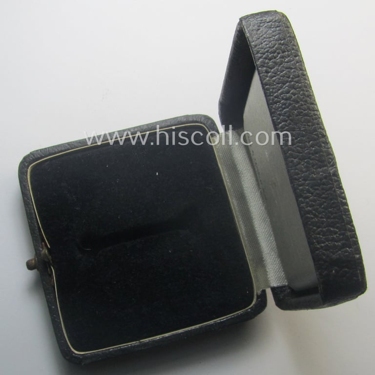 Very attractive - albeit empty! - luxuriously-styled- and clearly maker- ie. 'Klein & Quenzer AG'-marked etui for a: 'KvK 1. Klasse mit Schwn.'