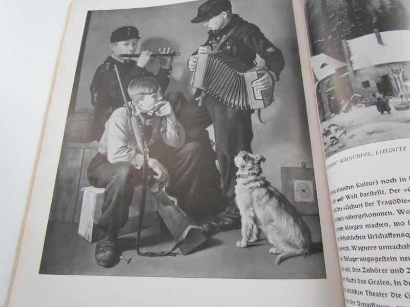 Book : Kunst dem Volk  ( "Art to the People")  1940