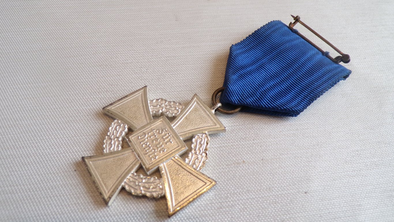 Cased 25-Year Faithful Service Medal