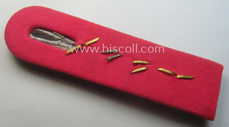 Single - but nevertheless scarcely found! - WH (Heeres) 'cyphered' officers'-type shoulderboard as was intended for usage by a: 'Hauptmann u. Mitglied des Panzer-Aufklärungs-Abtlgs. 3'