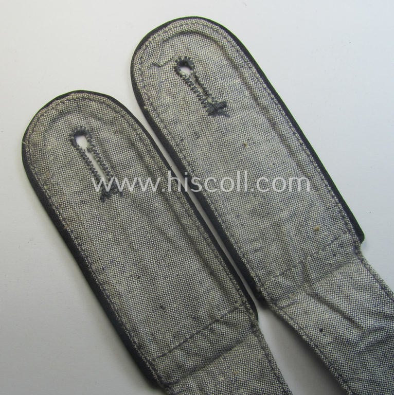 Rarely found pair of WH (LW) 'summer-style' EM-type shoulderstraps (as especifically intended for usage on the: 'blau-mellierter-Hemden') (ie. summer-shirts) as was intended for a: 'Soldat der LW-Pionier- o. Bau-Trpn.'