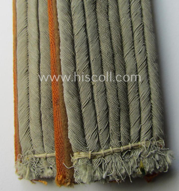 Fully matching - and I deem simply never used! - pair of so-called: 'Gendarmerie o. Schutzpolizei'-related, officers'-pattern shoulderboards (ie.: 'Schulterstücke für Offiziere der Gendarmerie o. Schutzpolizei')