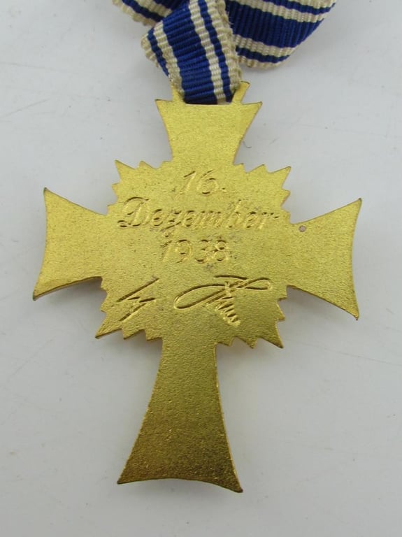 German Mothers Cross in Gold in Case "Wilhelm Deumer"