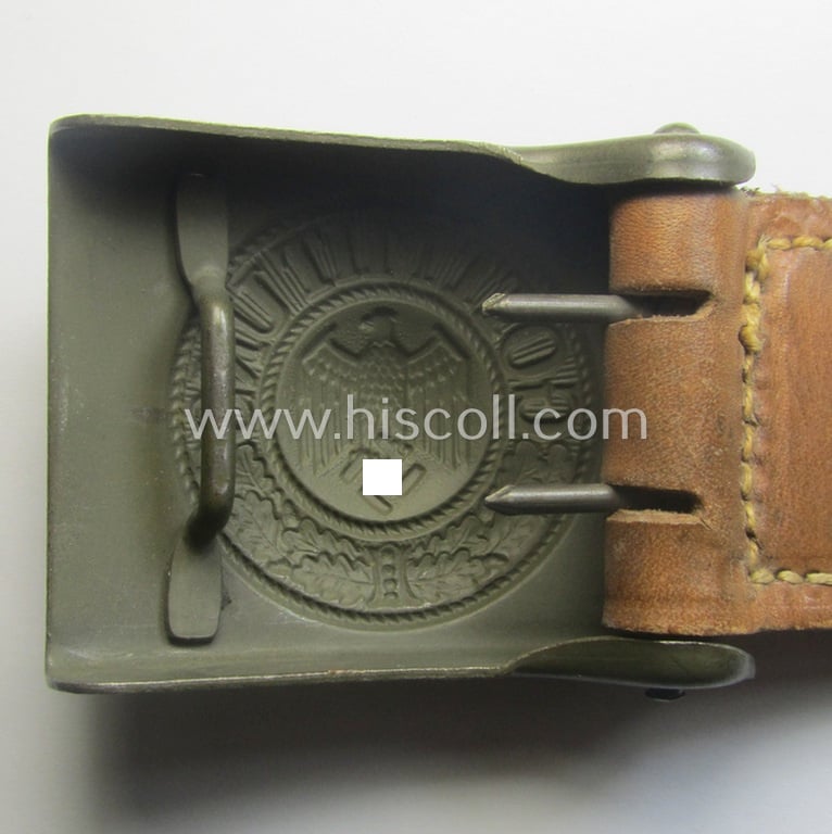 Stunning, WH (Heeres) field-grey-coloured- and/or steel-based belt-buckle, being a maker- (ie. 'J. C. Maedicke'-) marked- and/or: '1941'-dated example on its leather-based tab and that comes in a stonemint- ie. unissued-, condition