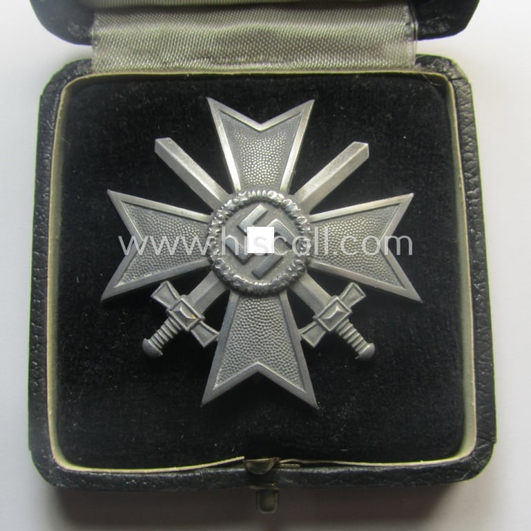 'KvK 1. Klasse mit Schwertern' being a neatly maker (ie. '4'-) marked example that comes in its non-maker- (but luxuriously-styled!) etui as issued