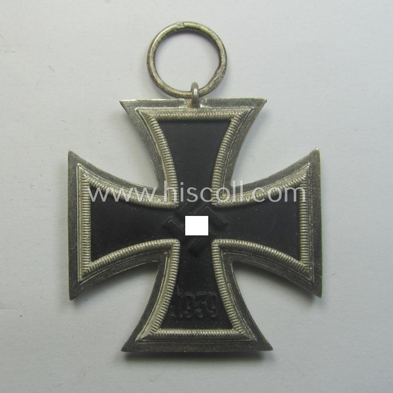 'EK II. Klasse' being a maker- (ie. '4'-) marked example that comes together with its original- and once-mounted ribbon (ie. 'Bandabschnitt') as was produced by the maker (ie. 'Hersteller'): 'Steinhauer u. Lück'