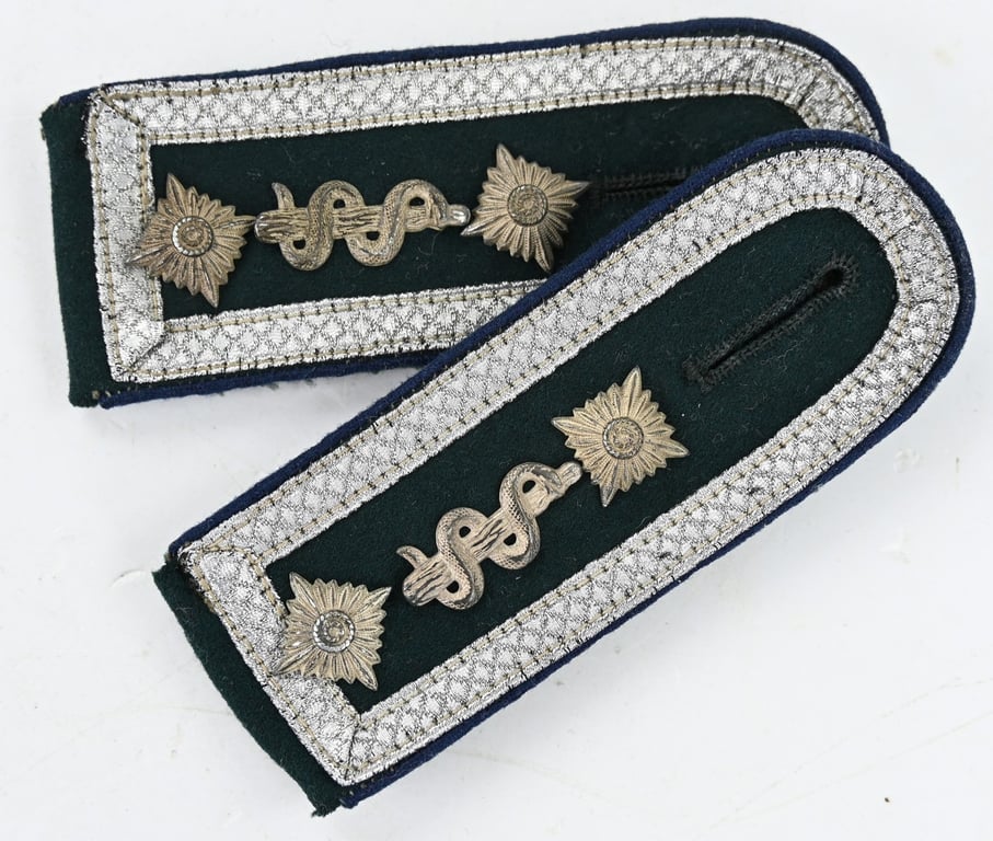 German WH NCO Medical Shoulderboard Set