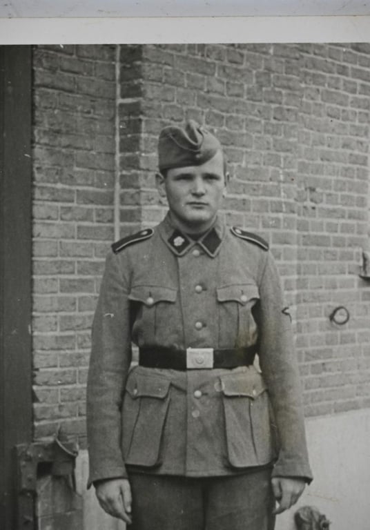 German Waffen-SS Portrait Picture ''Totenkopf' Holland