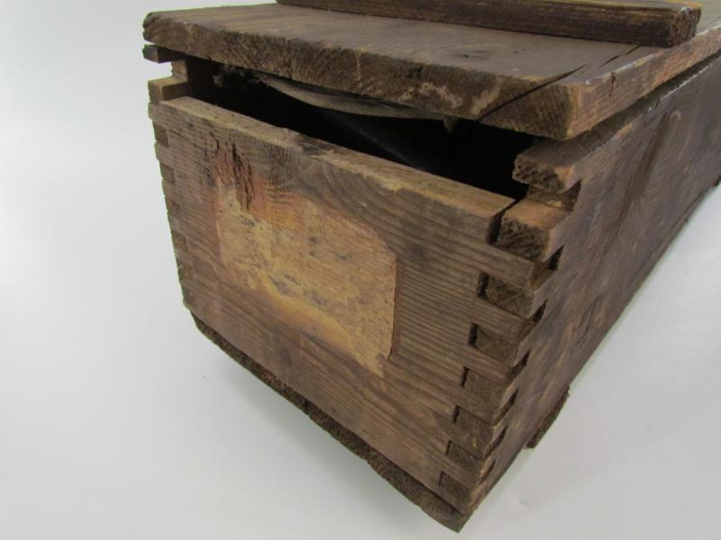 Luftschutz Entgiftungsspritze With Original Wood Crate