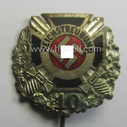 Membership lapel-pin (or: 'Mitgliedsabzeichen') aka: 'Silberne Ehrennadel für...