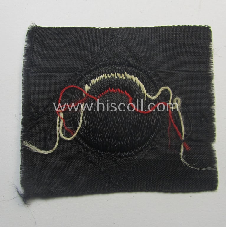 Mid-war-period, WH (Heeres) 'Panzer' cap-eagle & cocarde-set (ie. 'Schiffchenmützen-Adler u. Kokarde-Satz für Mannschaften u. Uffz.') being a 'virtually mint' set as executed in bluish-grey-coloured linnen onto a black-coloured background