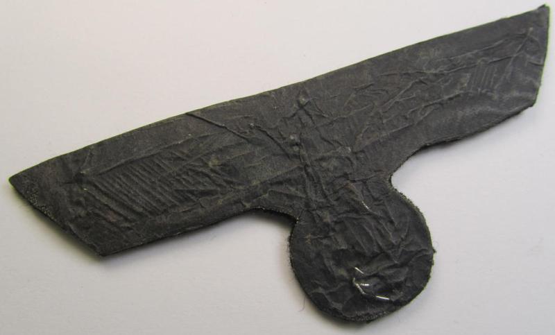 Superb - and just moderately used! - WH (Heeres) officers'-type, hand-embroidered breast-eagle (ie. 'Brustadler für Offz.') as was executed in silverish-coloured braid as was intended for usage on the various officers'- 'wrap-around'-pattern tu...