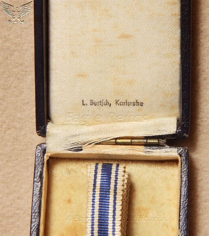 Boxed Mothers Cross in Gold – Ehrenkreuz der Deutschen Mutter in Gold