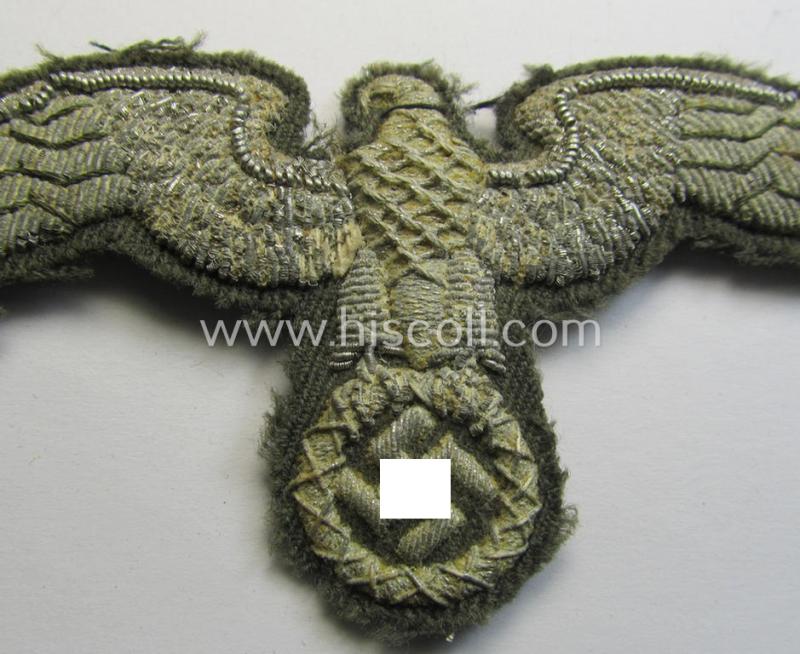 Superb - and truly rarely seen! - neatly hand-embroidered, officers'-type visor-cap-eagle on a greenish-toned background as was specifically intended for the various various staff-members belonging to the: 'Diplomatisches Korps o. Staatsbeamte'