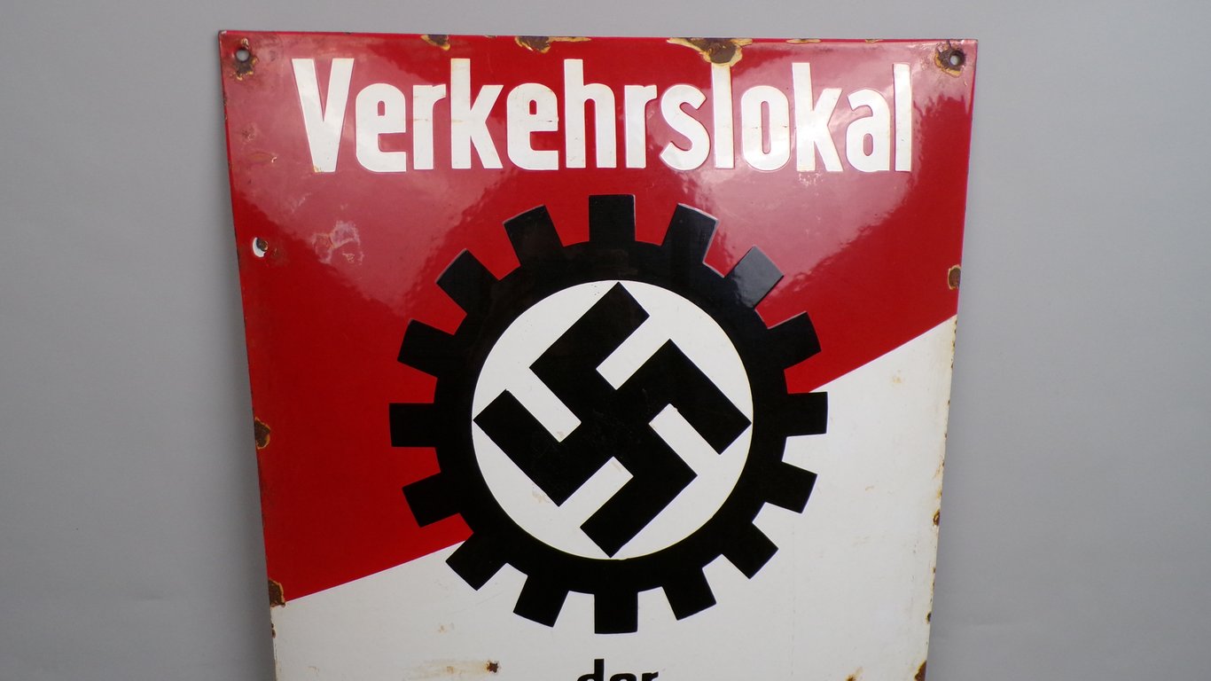 Deutsche Arbeits Front enamel sign