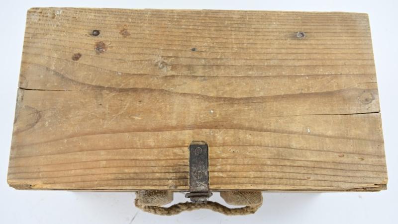 German WH Entlastungzunder 44 Ammunition Box