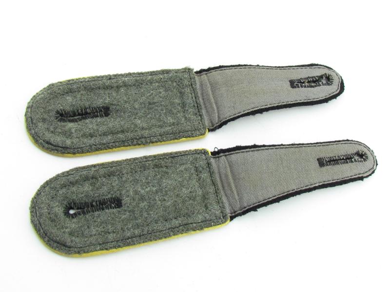 Waffen-SS Signals unit ‘Nachrichten’ shoulder boards for SS-Unterscharführer