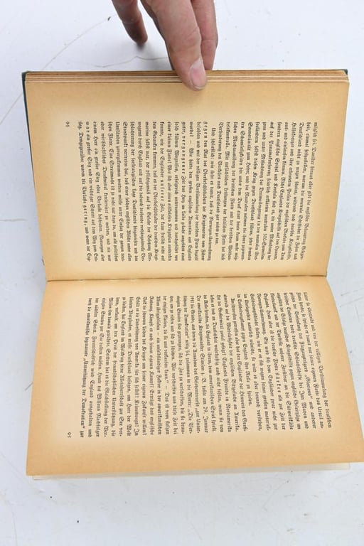 German Book 'Seekrieg und Seemacht'