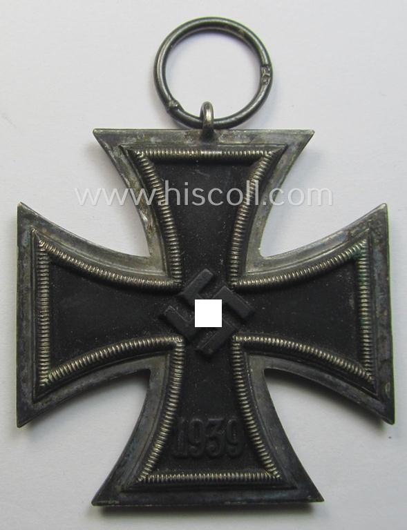 'EKII. Klasse' being a maker- (ie. '25'-) marked example that comes together with its confectioned ribbon (ie. 'Bandabschnitt') by the maker (ie. 'Hersteller'): 'AG der Graveur-, Gold- und Silberschmiede-Innungen'