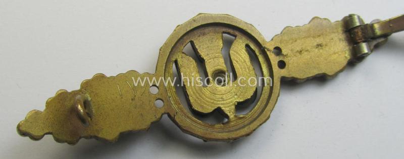 Tombak- (ie. 'Buntmetall'-) based- and/or non-maker-marked example of a WH (Luftwaffe) 'Frontflugspange für Kampfflieger in Gold' as presumably produced by the: 'C.E. Juncker'-company