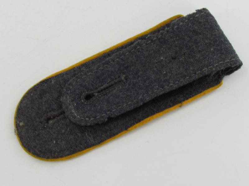 Single Luftwaffe EM shoulder board
