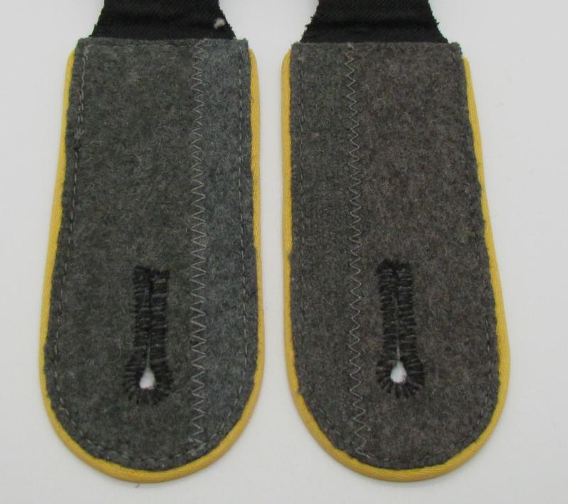 Waffen-SS Signals unit ‘Nachrichten’ EM/NCO Shoulder Boards