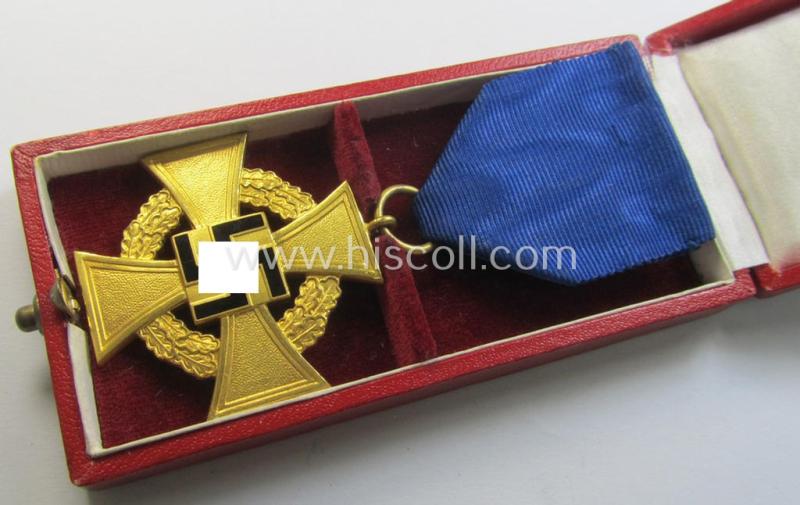 Attractive, 'Treuedienst Ehrenzeichen 1. Klasse' being a (typical) non-maker-marked example that came mounted onto its original ribbon (ie. 'Bandabschnitt') and that comes stored in its non-maker-marked etui as issued and/or found