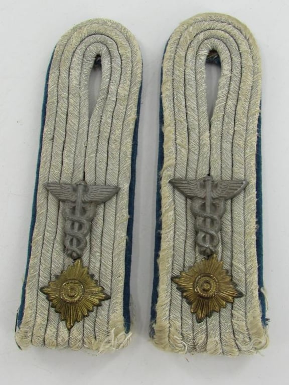 Wehrmacht Sonderdienst Oberleutnant shoulder boards