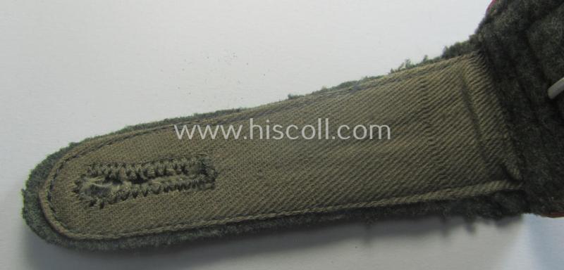 Single, WH (Heeres) 'M40 o. M43'-pattern, neatly 'cyphered', NCO-type shoulderstrap: 'Feldwebel eines Pz- o. Panzerjäger-Abtlgs. o. Rgts.'