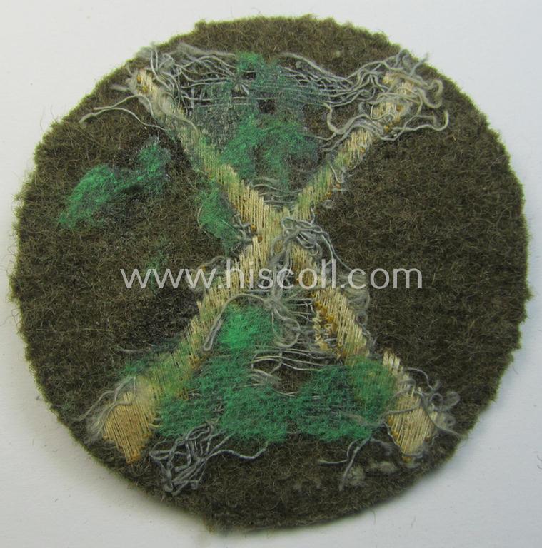 Attractive - and truly worn! - WH (Heeres) 'tropical'-issue, trade- and/or special-career insignia (ie. machine-embroidered 'Laufbahn- o. Tätigkeitsabzeichen') as was intended for a: 'Waffenmeister' (or: weapon-equipment NCO)
