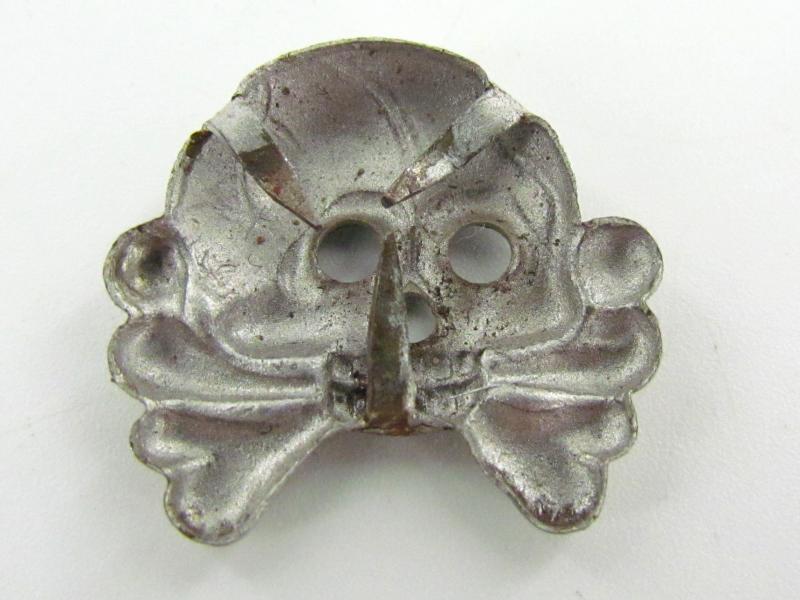 Wehrmacht (Heer) Pair of ( Magnetic ) Panzer Collar Tab Skulls