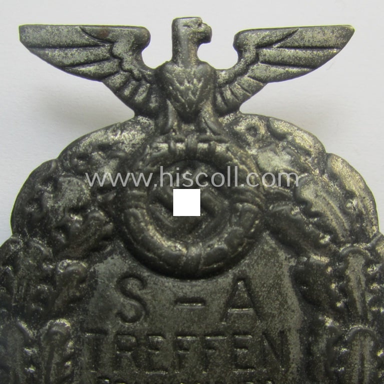 Commemorative, 'variant'-pattern silverish-grey-toned so-called: SA- (ie. 'Sturmabteilungen'-) related day-badge (ie. 'tinnie') as executed in tin-based metal that is showing the text: 'SA-Treffen Braunschweig - 17./18. Oktober 1931'