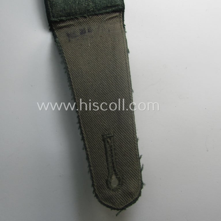 Attractive - albeit regrettably single! - example of an early-period (ie. 'M36- o. M40'-pattern and pointed-styled), WH (Heeres) 'cyphered', EM-type shoulderstrap as was intended for a: 'Soldat des Kavallerie o. Aufklärungs-Rgts. 13'