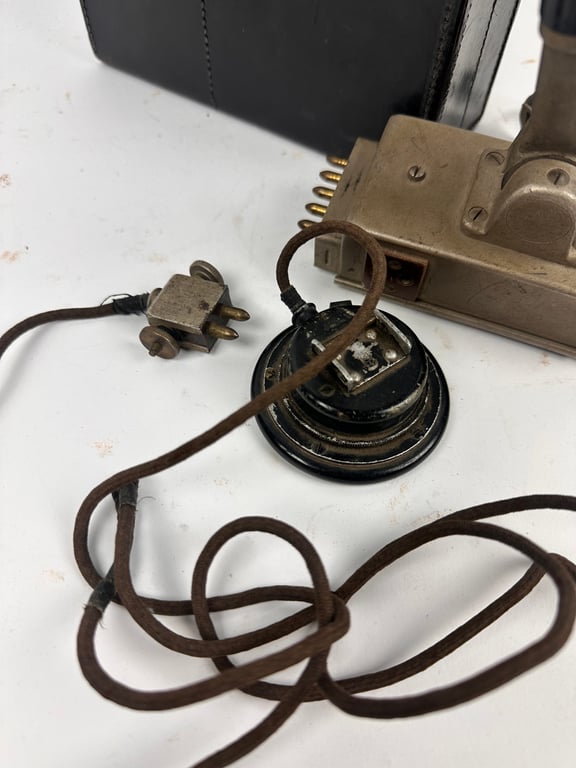 Wehrmacht Brustmikrofon 33 in Original Pouch.