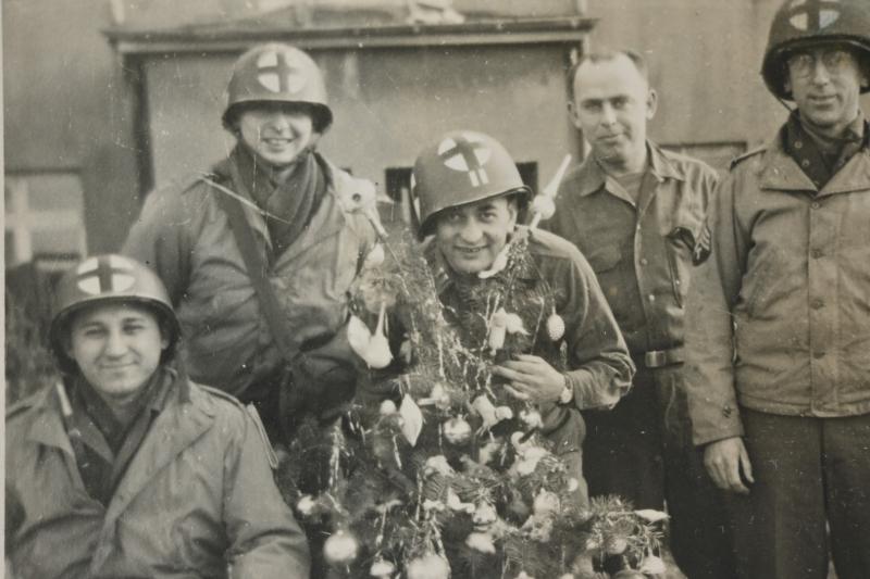 US WW2 Medic Group Picture 'Medical Detachment 82nd Engineer Battalion'
