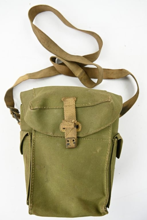 British WW2 Leightweight Gasmask in Carrying Bag