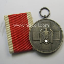 'Deutsche Volkspflege'-medal being a non-maker-marked example