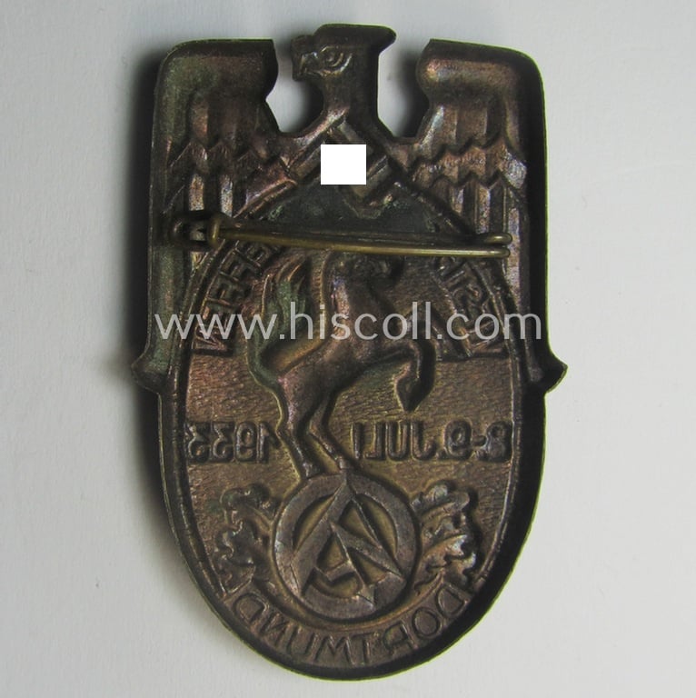 Commemorative, golden-bronze-coloured N.S.D.A.P.- (ie. 'SA- o. Sturmabteilungen'-) related 'tinnie' being a non-maker-marked example showing a detailed eagle-device, SA-logo- and text: 'Westfalentreffen - Dortmund - 8.9. Juli 1933'