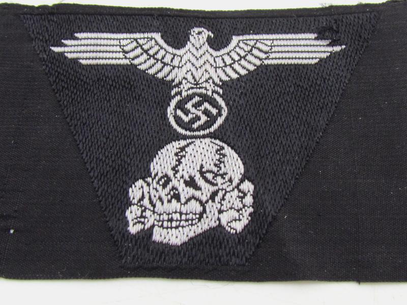 Waffen-SS Panzer ‘BeVo’ trapezoid M43 cap insignia