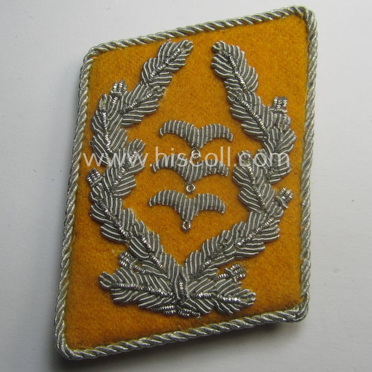 Pair of - fully matching! - WH (Luftwaffe) officers'-type collar-patches (ie. 'Kragenspiegel für Offiziere der LW') as executed in golden-yellow-coloured wool as was intended for usage by a: 'Oberst der Flieger- o. Fallschirmjäger-Trpn.'