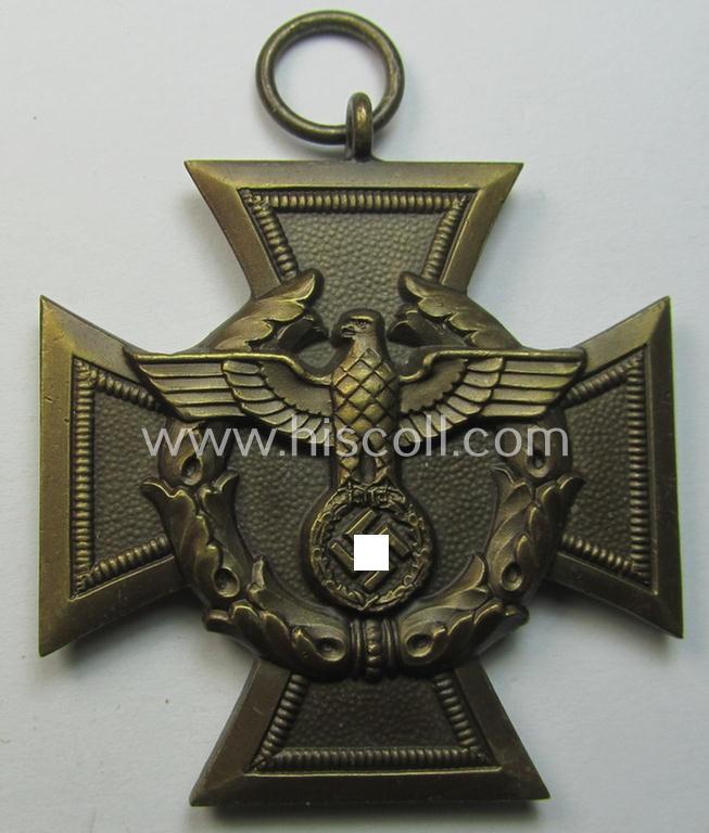 Stunning, so-called: 'Zollgrenzschütz-Ehrenzeichen' (or: customs loyal-service medal) that comes together with its full-length- (ie. broader-shaped, minimally confectioned- and actually scarcely found!) ribbon (ie. 'Bandabschnitt') as issued