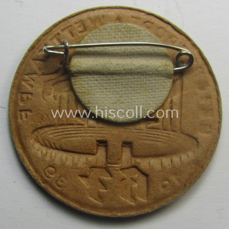 Commemorative - beige-coloured and/or: carton-based(!) - 'HJ'- (ie. Hitlerjugend-) related 'tinnie' depicting a sports'-arena and 'HJ-Raute' and showing the text: 'Reichssport Wettkampf 1939'