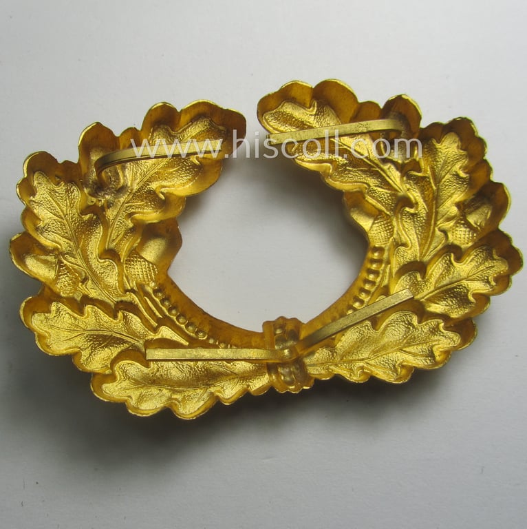 WH (Heeres) general-officers'-pattern visor-cap cocarde (ie. 'Schirmmützenkokarde für Generale des Heeres') being a (non-maker-marked) example as executed in bright-golden-toned, 'Buntmetall'-based metal