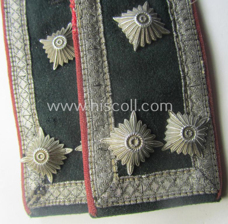 Pair of WH (Heeres), early-war period- (ie. 'M40'-pattern) typically 'standard-issued', NCO-type shoulderstraps as was specifically intended for a: 'Stabsfeldwebel o. Spiess  eines Panzerjäger-Abts.'